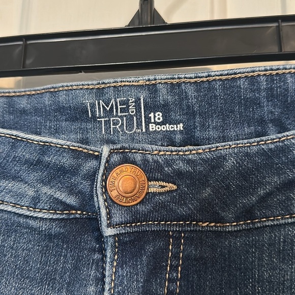 Time & Tru 18 Bootcut Jeans - Picture 4 of 4